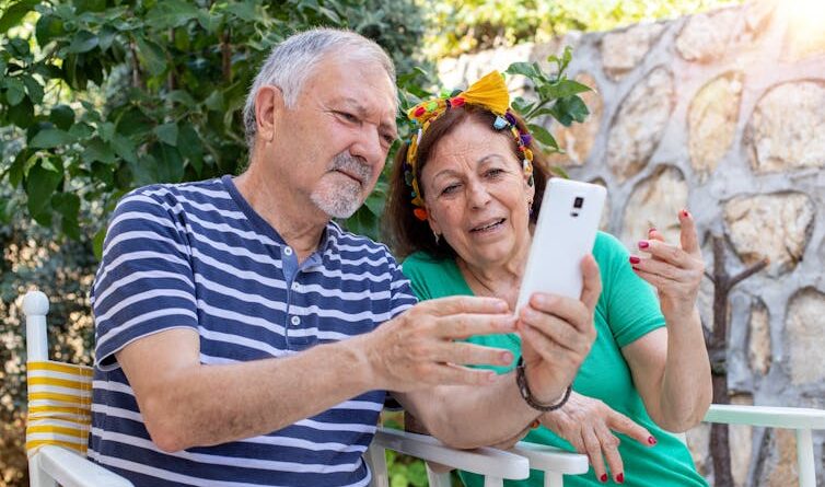 Los mayores de 50 (y no los jóvenes) son quienes más noticias falsas comparten