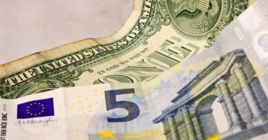 La inflación negativa ayudará a la recuperación de Europa y la debilidad del dólar a la de EE.UU.