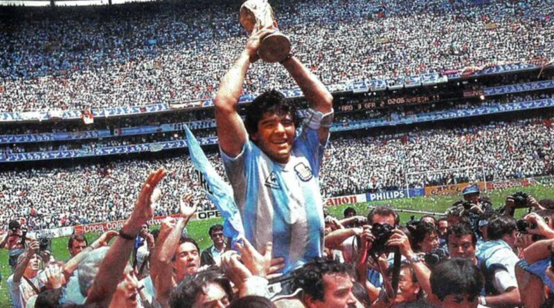 Maradona: héroe, ídolo y líder