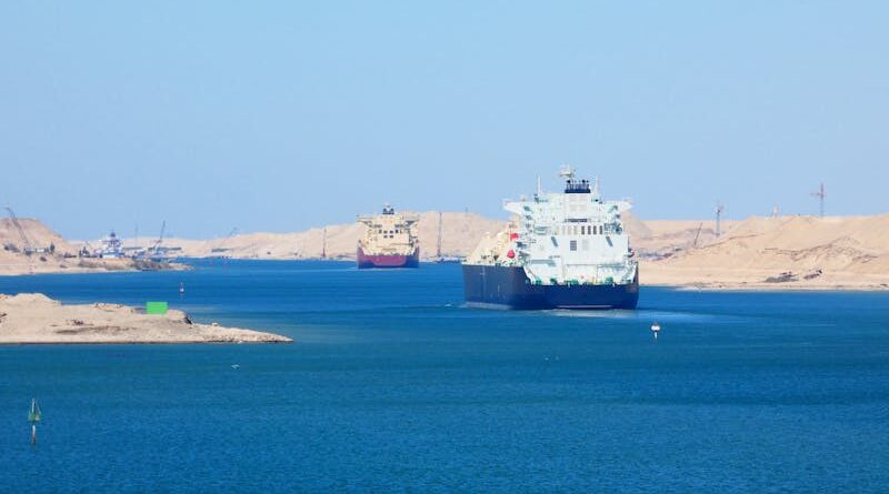 Suez, enlace y cuello de botella entre el Mediterráneo y el Mar Rojo