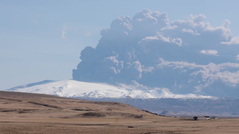 El papel de los volcanes en los cambios climáticos y las grandes extinciones