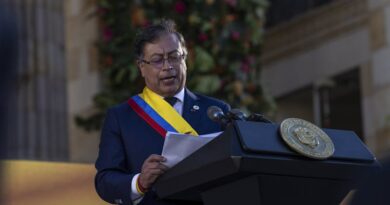 Símbolos de cambio y cinco desafíos para el nuevo presidente de Colombia